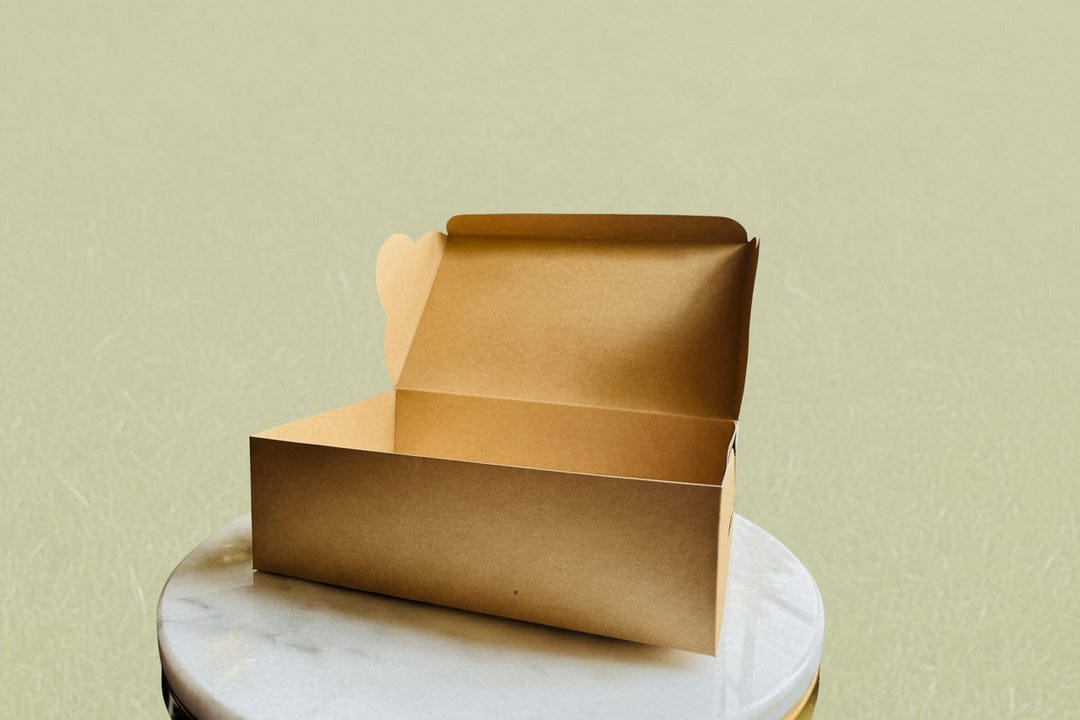 Cake box without window